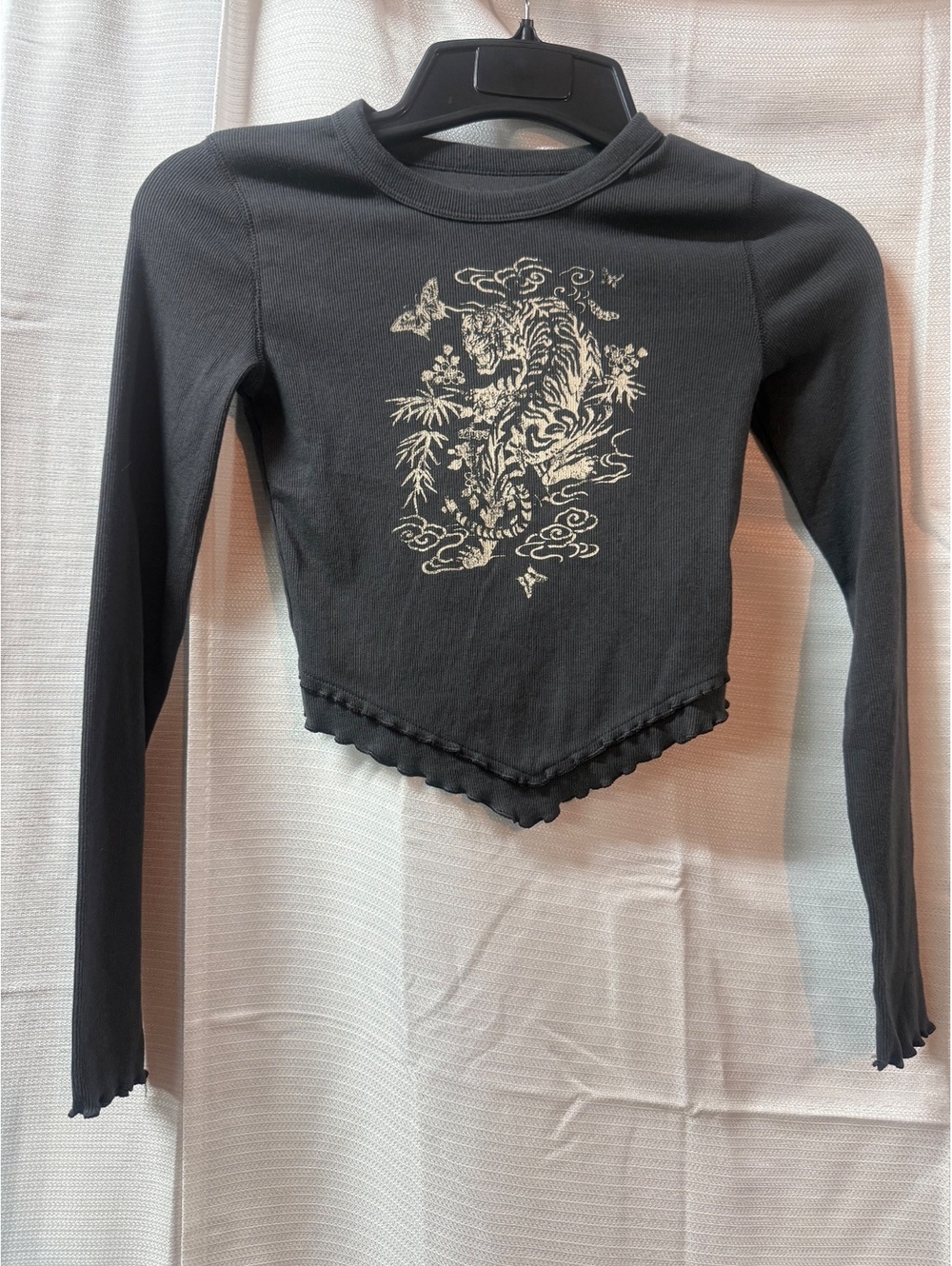 Arizona Jean Co. Black Long Sleeve Crop Top with Tiger Graphic XS